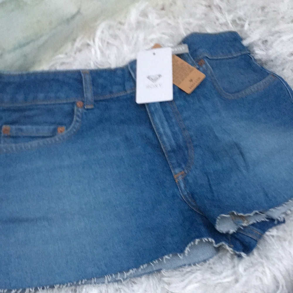 New Women’s Roxy Raw Hem High Rise Denim Shorts - Picture 4 of 7